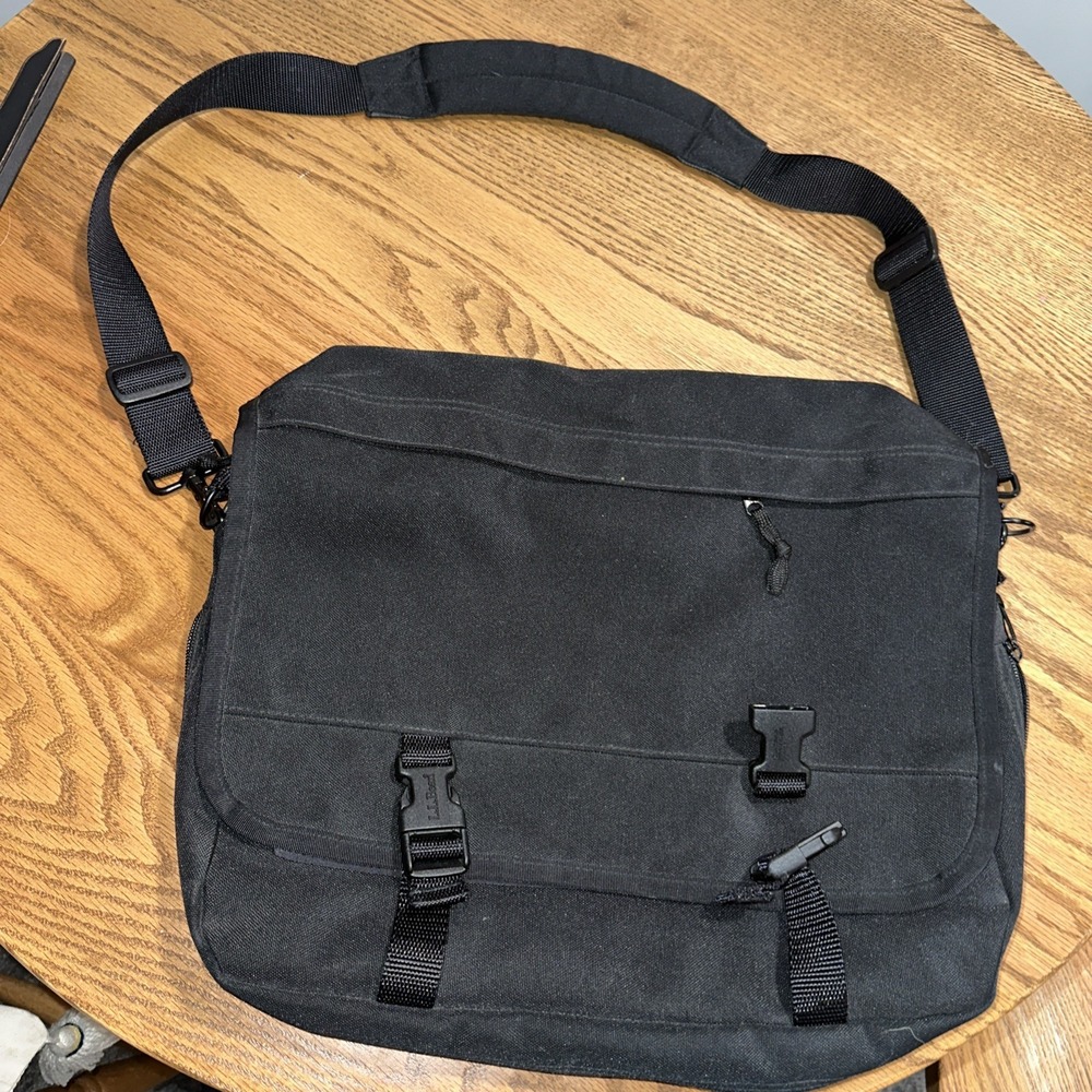 LL Bean Messenger Bag Black Laptop Compartment Daily Organizer Travel Bag